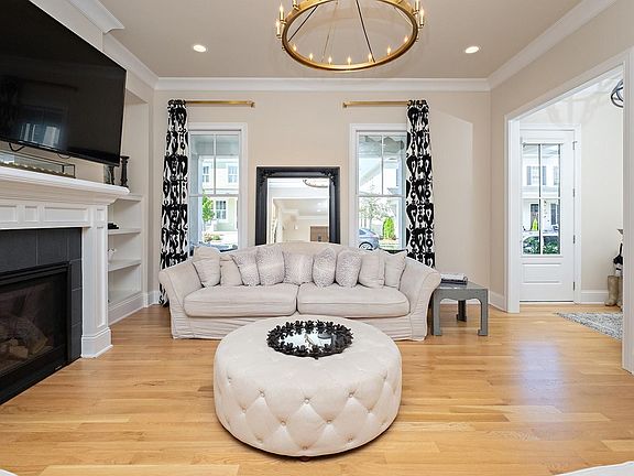 Stunning hardwood floors with abundance amount of natural