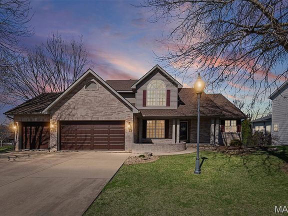 3rd image of 121 Somerset Dr