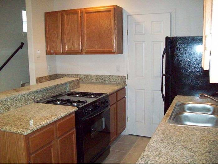 2nd image of 115 E 19th St