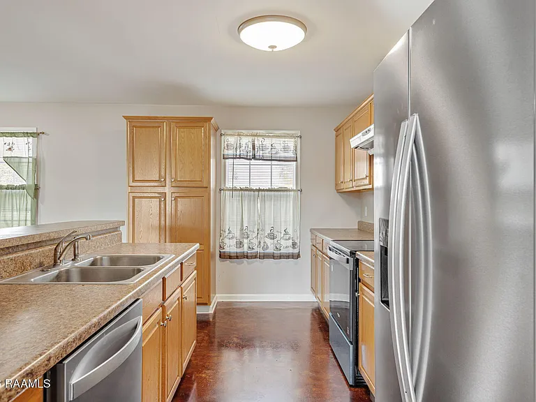 1026 Carmen Dr — Photo 16