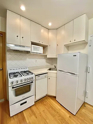 Rented by Waverly Realty Associates | media 25