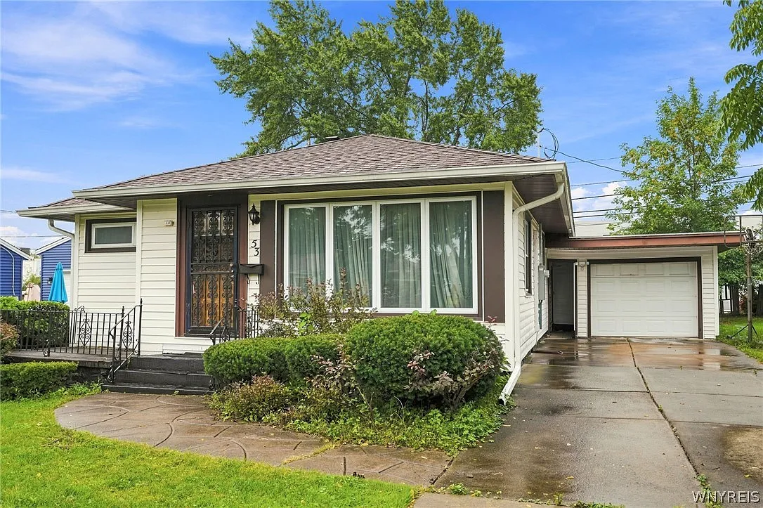 3 bed, 1.0 bath, 1085 sqft, $2,000 — Photo 1