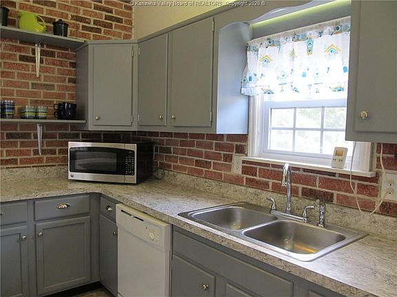 4th image of 106 Forest Ave