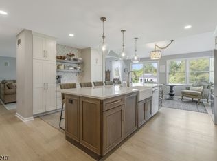 14 Heath Rd, Whitehouse Station, NJ 08889