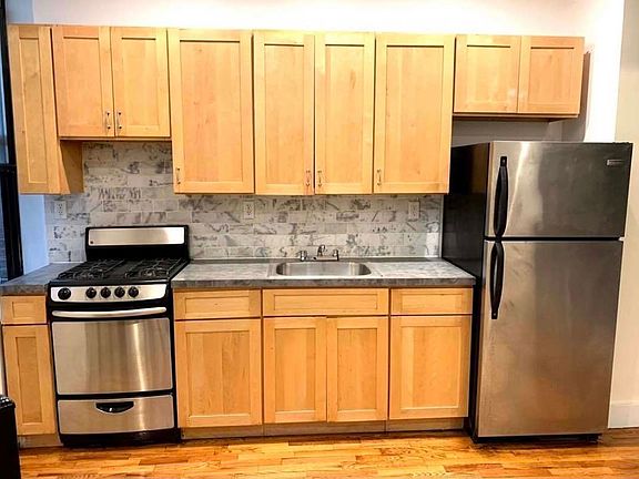 3rd image of 658 Park Pl #1AL