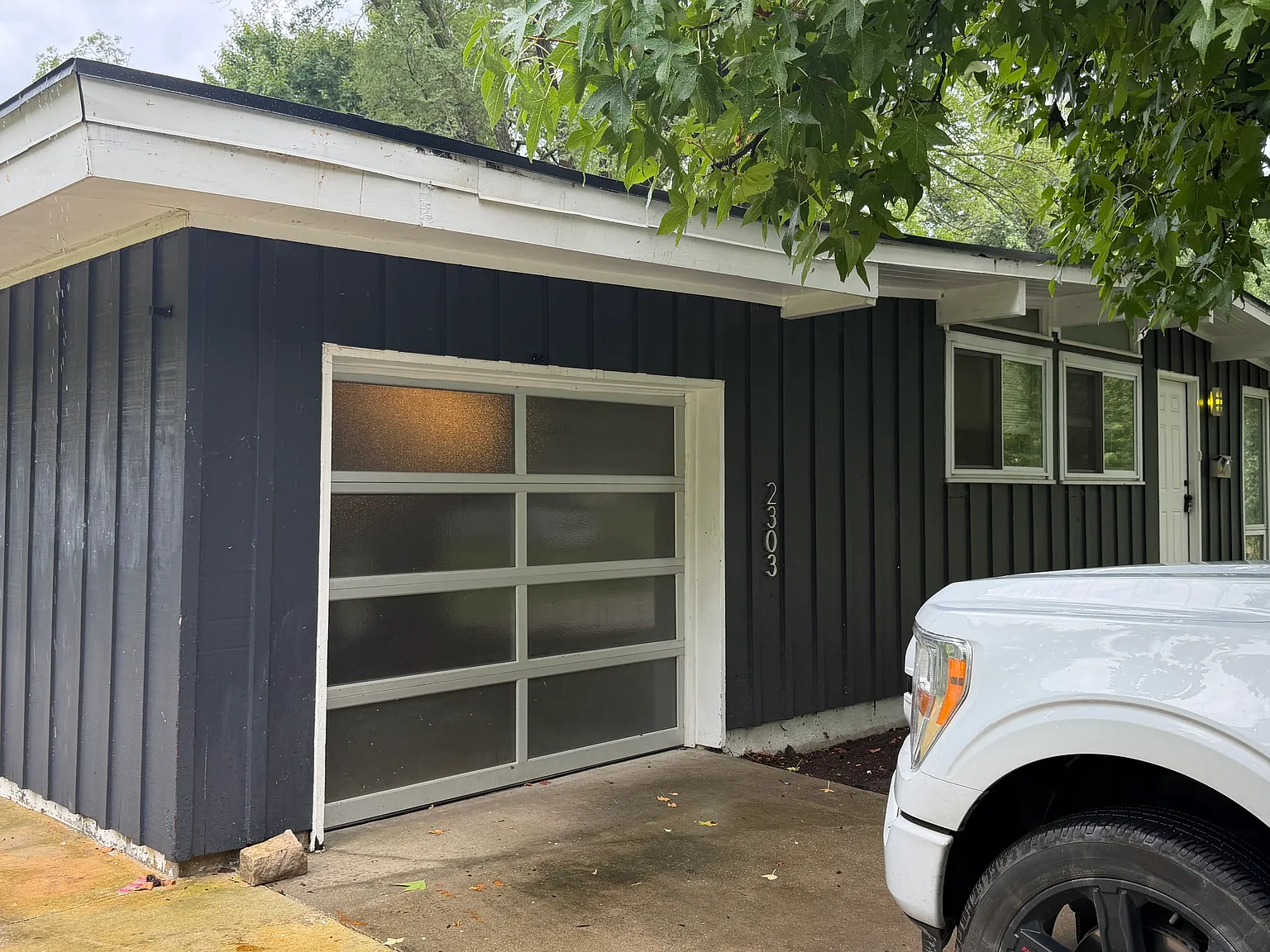 3 bed, 1350 sqft, $2,100 — Photo 2