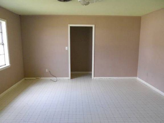 3rd image of 303 Alamo St