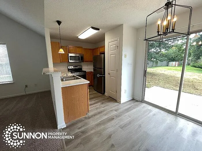 3 bed, 2.0 bath, 1097 sqft, $1,750 — Photo 3