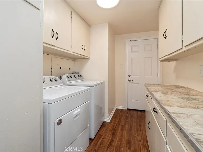1027 S Malgren Ave — Photo 14