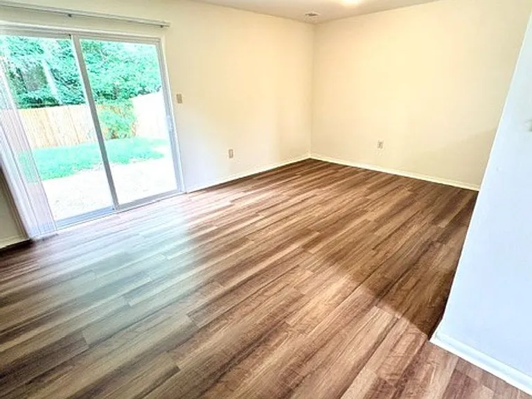 1084 Brightleaf Ct — Photo 7