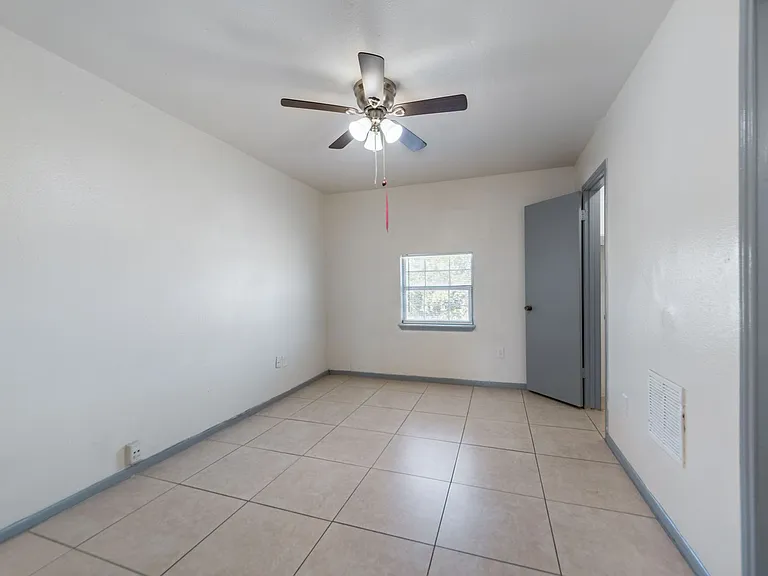 1800 N Wayside Dr #3 — Photo 34