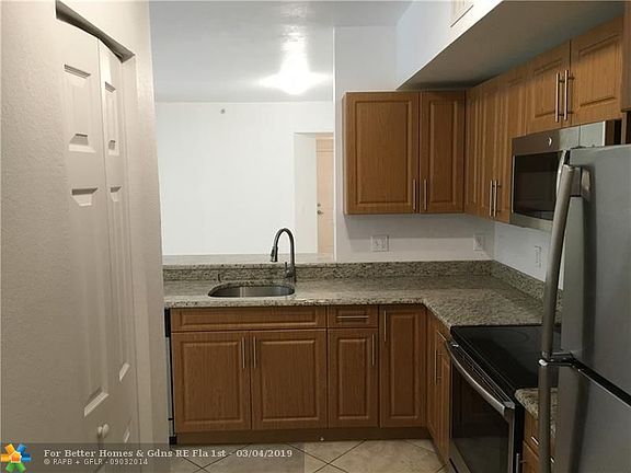 3rd image of 2586 Centergate Dr APT 106