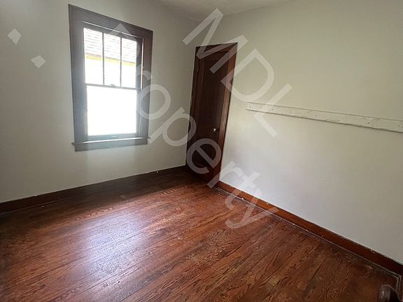 5th image of 1561 Holmes St