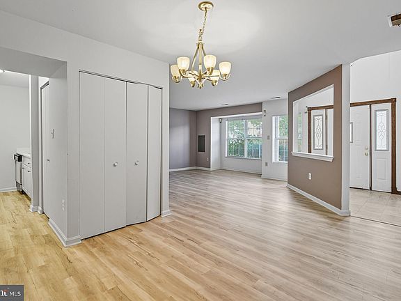 5th image of 7922 Chapel Cove Dr