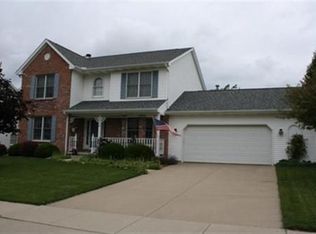 3114 Eagle Crest Rd, Bloomington, IL 61704