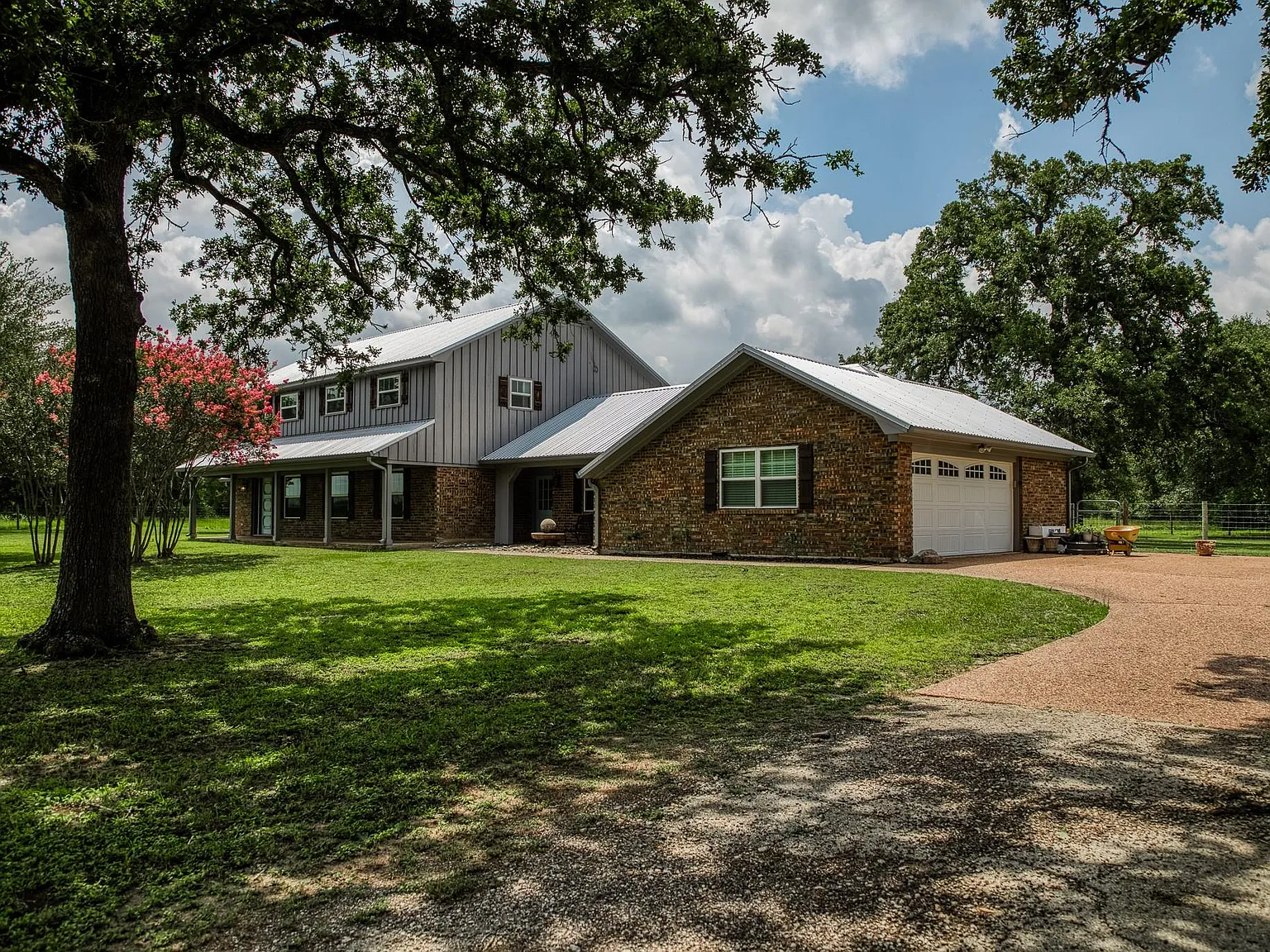 4 bed, 3.0 bath, 3416 sqft, $3,500 — Photo 2
