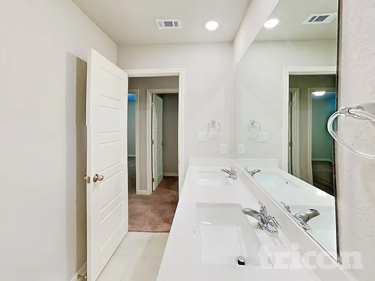 5616 Luna Pass — Photo 12