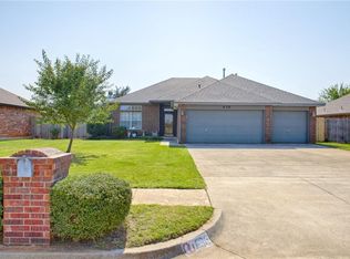 636 Hunters Way, Mustang, OK 73064