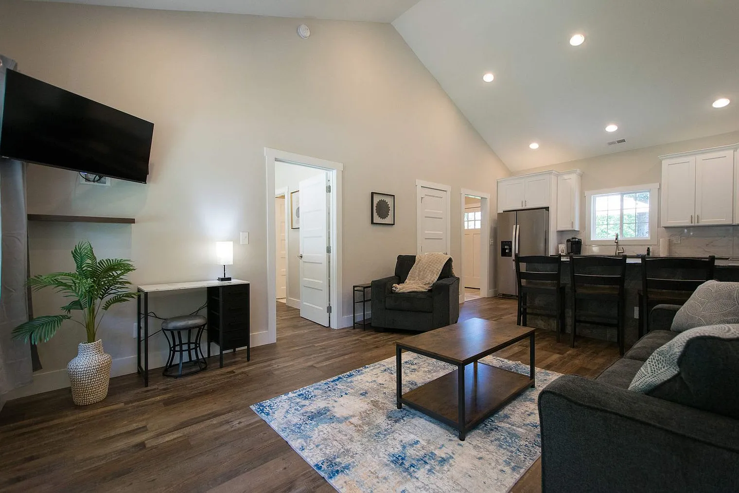 2 bed, 2.0 bath, 796 sqft, $3,903 — Photo 4
