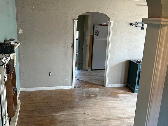 3rd image of 219 S Phelan Ave