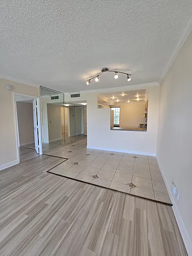 2900 N Palm Aire Dr Photo 1