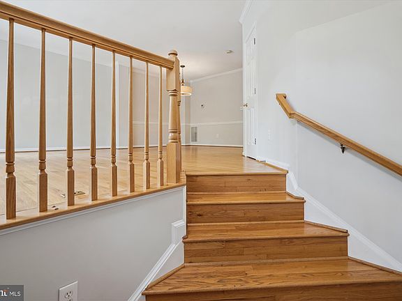 3rd image of 4739 Thornbury Dr