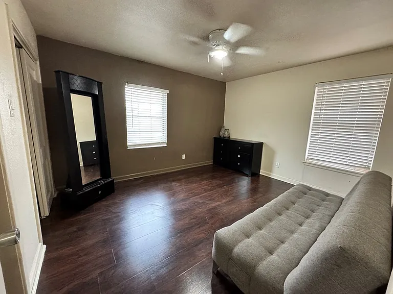 507 W Estes Ave #1 — Photo 10