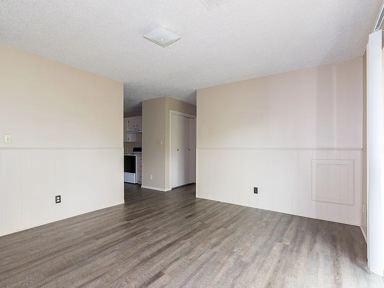 W Lillian St Fourplex — Photo 35