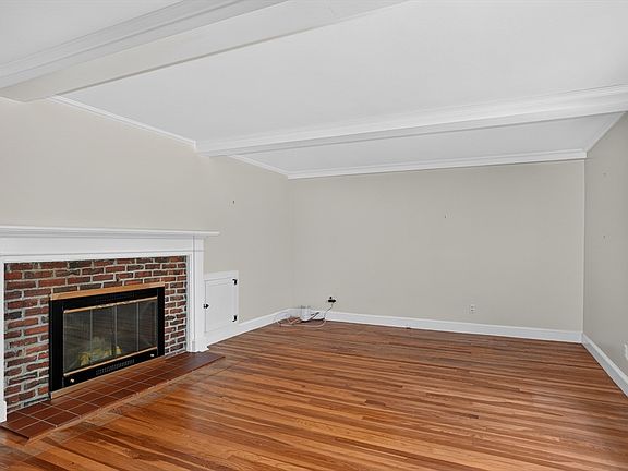 5th image of 30 Acorn Pl