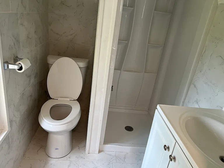 630 Elroy Rd — Photo 5