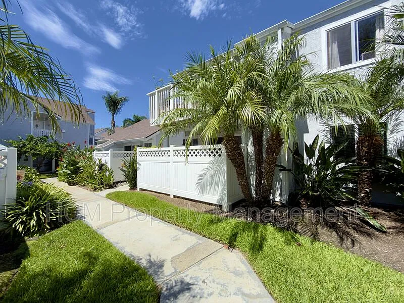 2 bed, 1.0 bath, 865 sqft, $3,100 — Photo 1