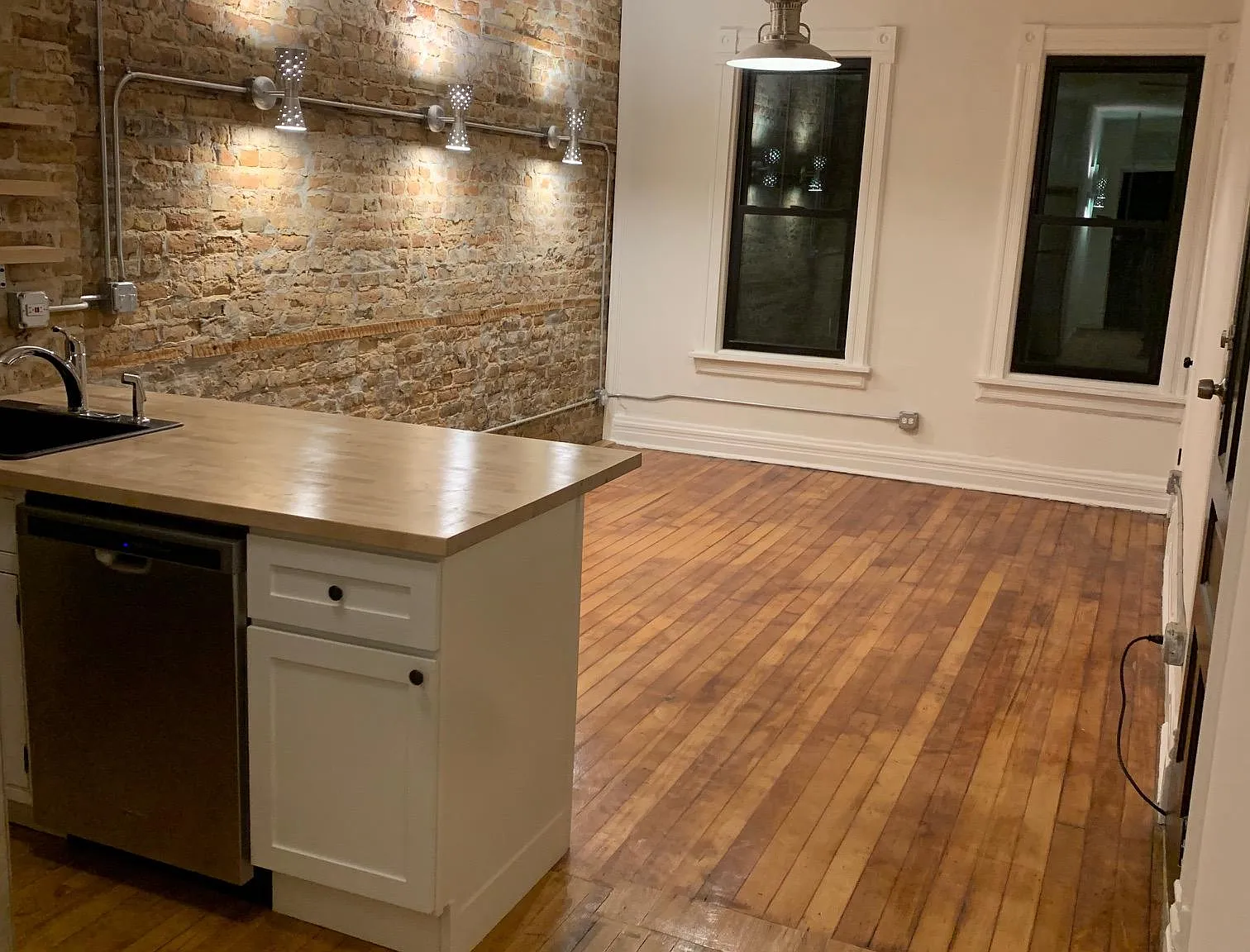2 bed, 900 sqft, $1,600 — Photo 4