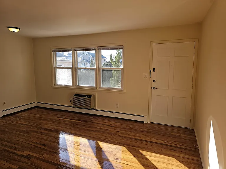 200 Main St #14 — Photo 17