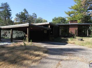 415 SW Danbury Ln, Topeka, KS 66606