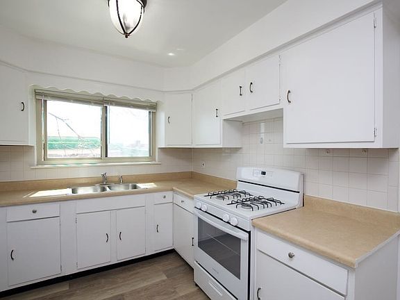 3rd image of 131 N Cuyler Ave APT 2B