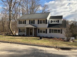 4 Scenic View Dr, Newtown, CT 06470