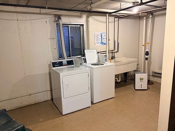 4th image of 5403 Chateau APT 1