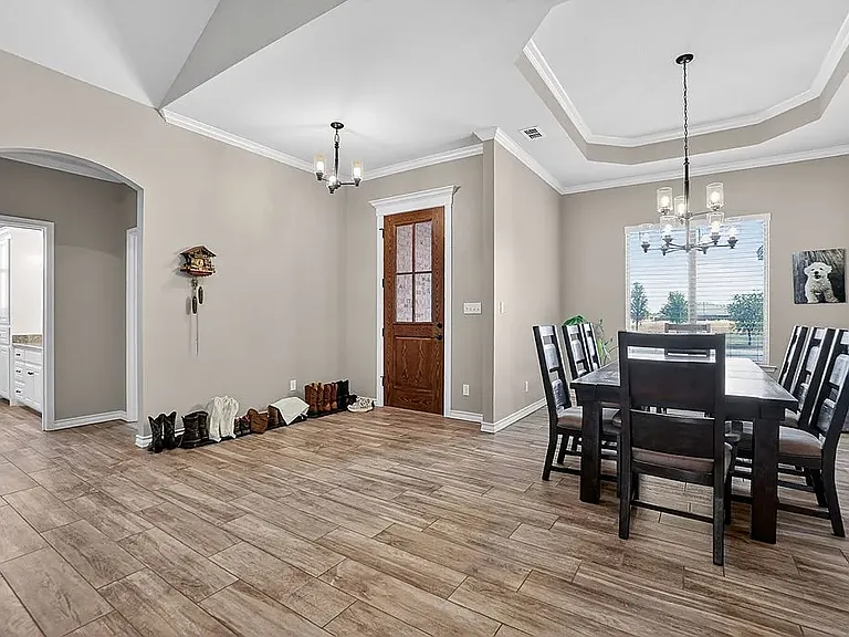 1209 Rhett Dr — Photo 2