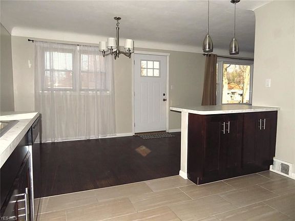 4th image of 3007 Park Dr