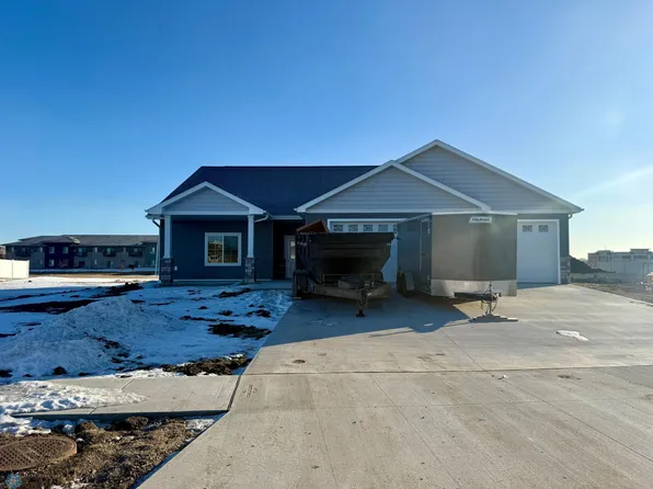 4840 39th St S, Fargo, ND 58104
