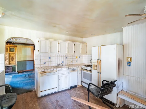 8718 Crescent Dr, Los Angeles, CA 90046