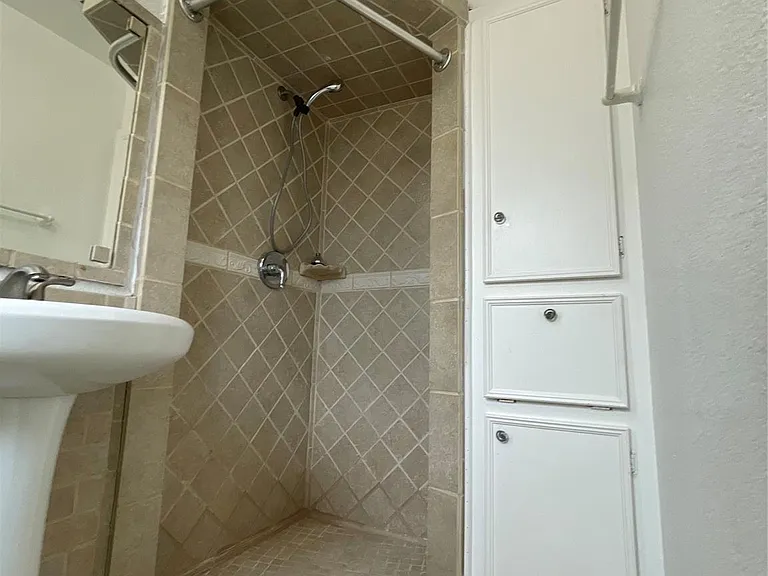 4803 Geraldine St — Photo 11