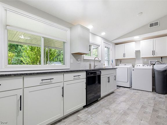 4th image of 9164 Weaver Rd
