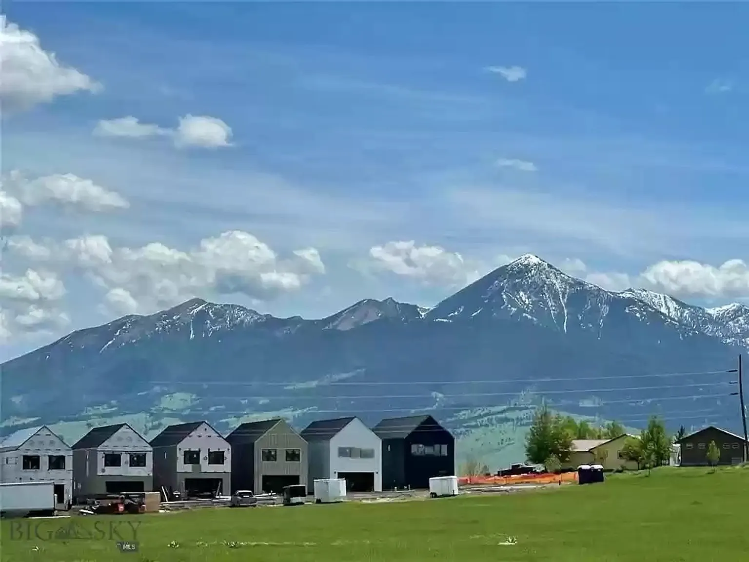 Elevated Montana Living: Where the Peaks Meet Your Front Door — Photo 3