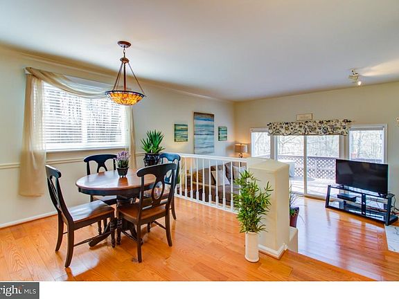 4th image of 216 Sleepy Hollow Ct