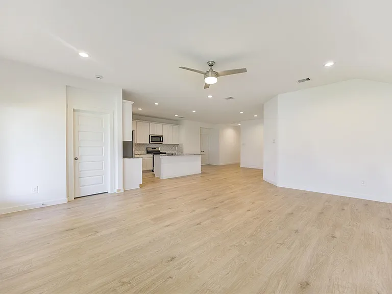 2732 Misty Elm Ln — Photo 32