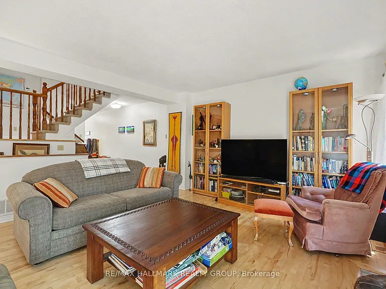48 Dunbarton Ct — Photo 5