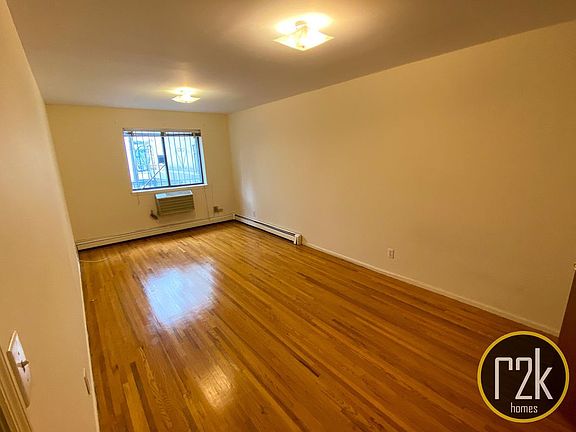 4th image of 31-76 30th St #2F