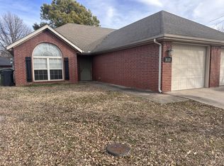 808 E Audrey Ln, Rogers, AR 72758