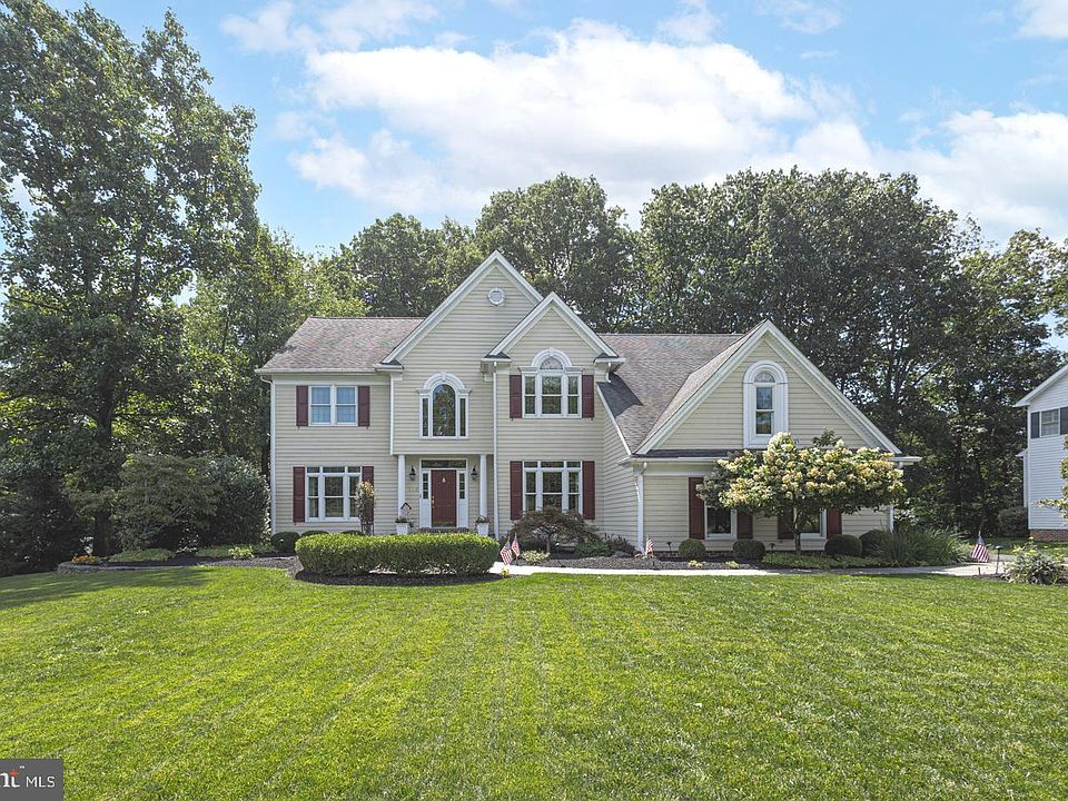 1st image of 105 Saint Andrews Pl